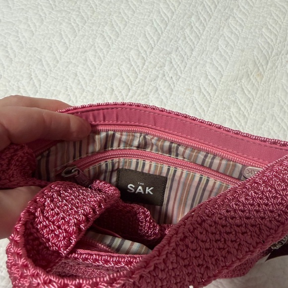 NWT The Sak Cherry Shoulder Bag - Picture 2 of 3